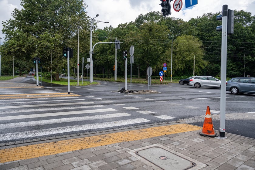 Skrzyżowanie alei Wielkiej Wyspy z ulicą Mickiewicza i aleją Paderewskiego